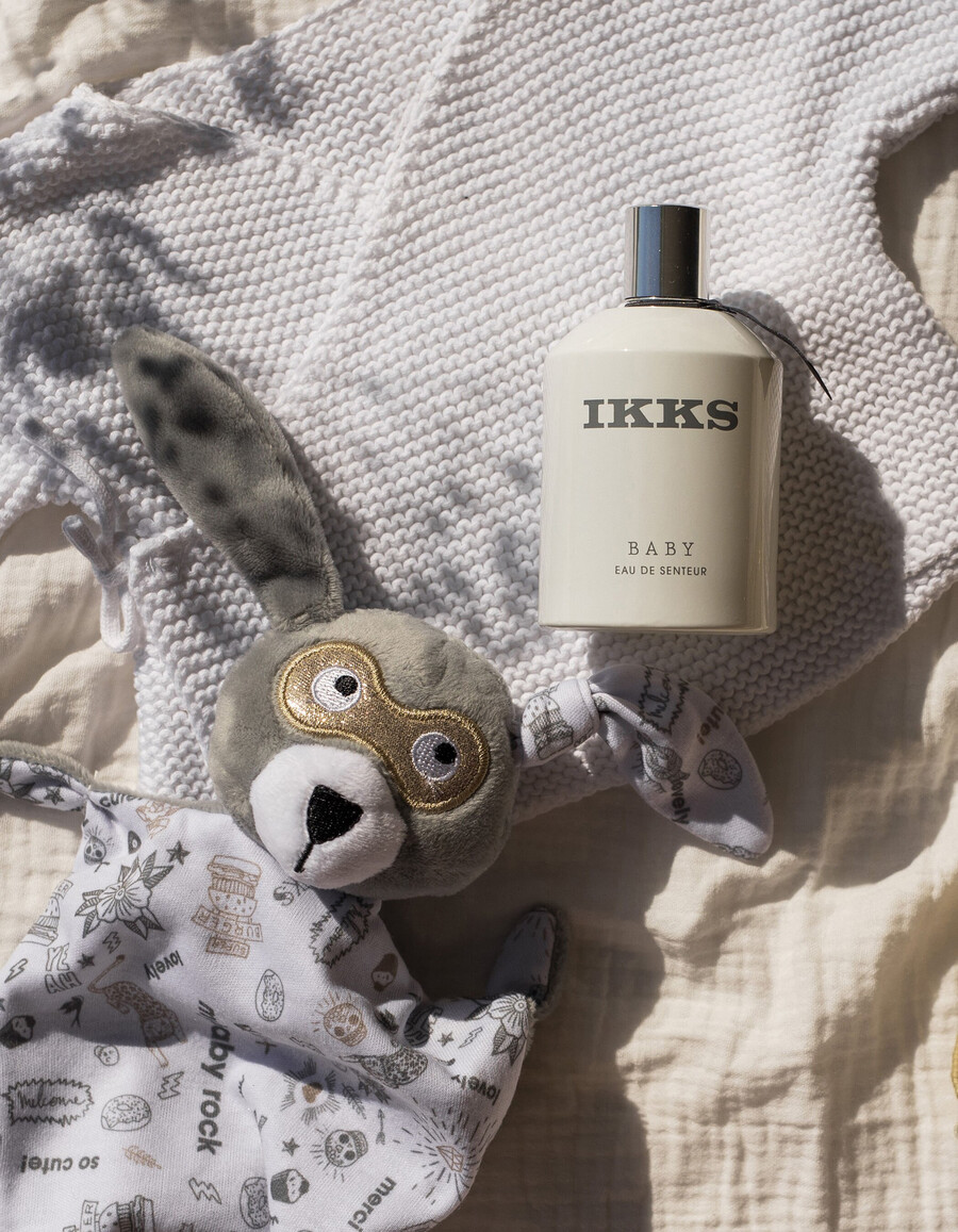 babyduft-geschenkset mit grau-weißem kuschelkissen 100 ml