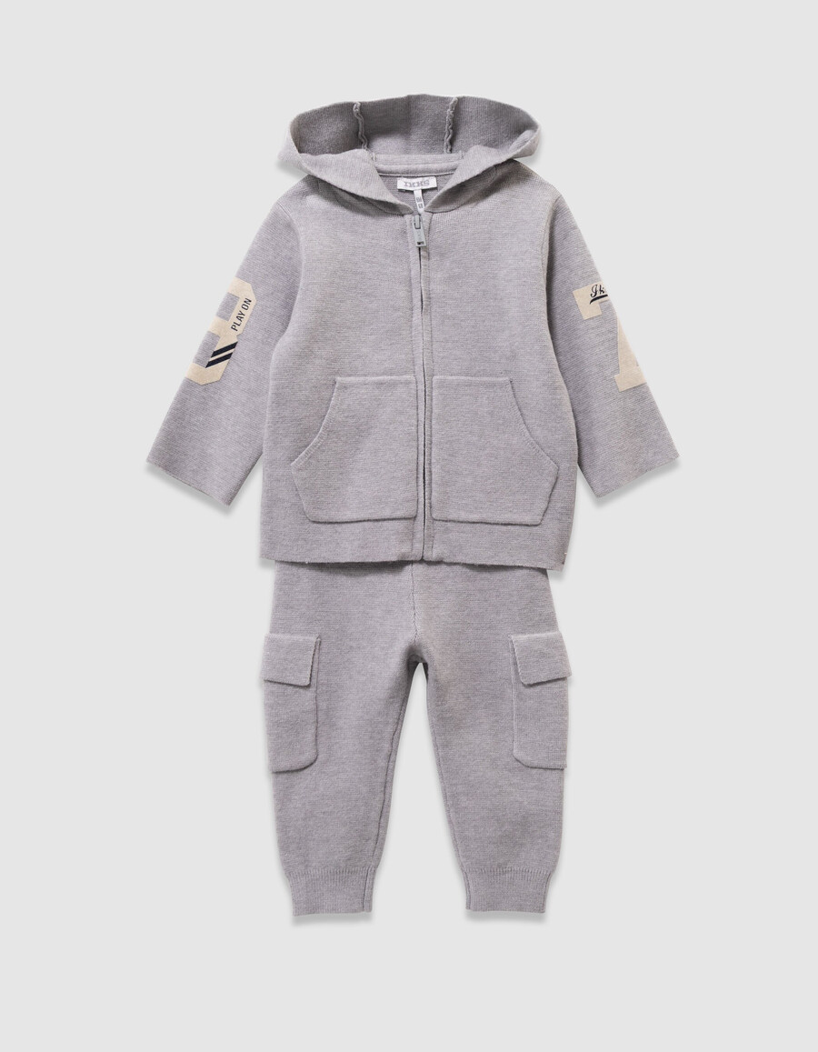 graues strick-outfit für jungen strickjacke und hose