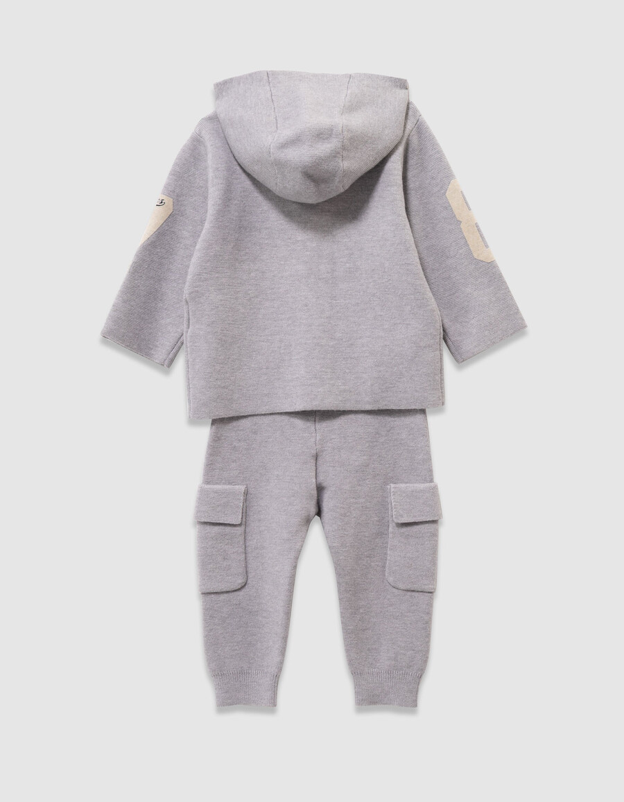 graues strick-outfit für jungen strickjacke und hose
