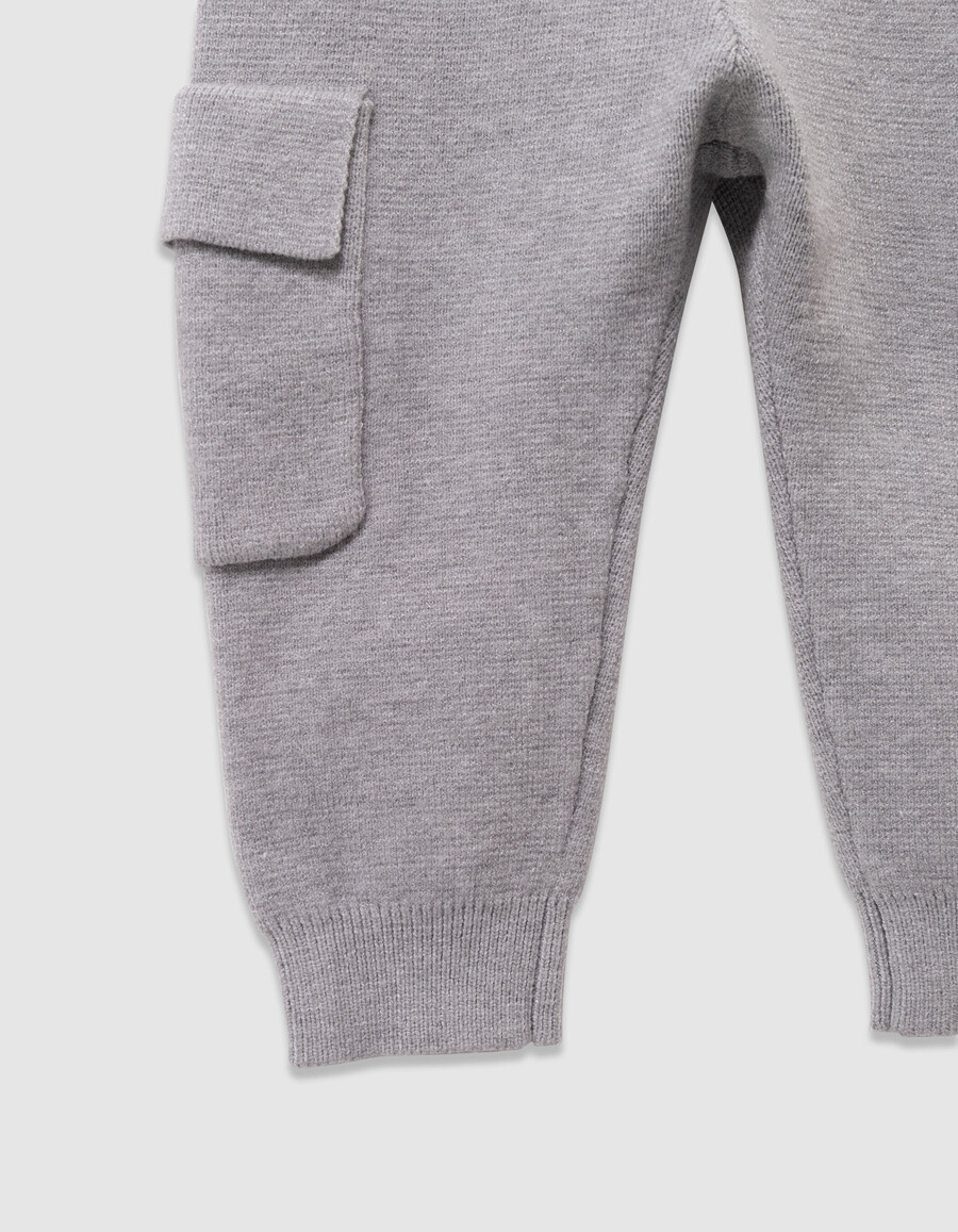 graues strick-outfit für jungen strickjacke und hose
