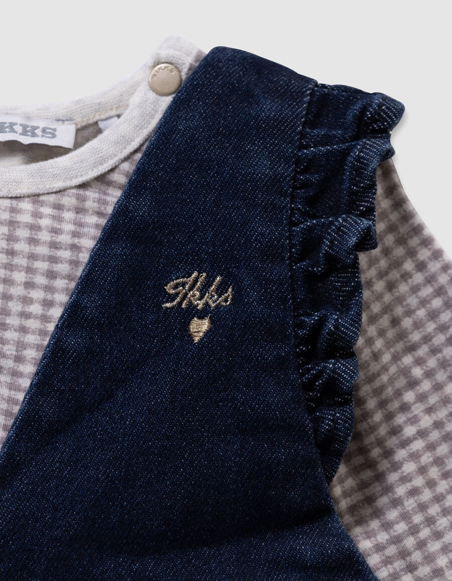 jeanskleid und t-shirt-outfit für babys