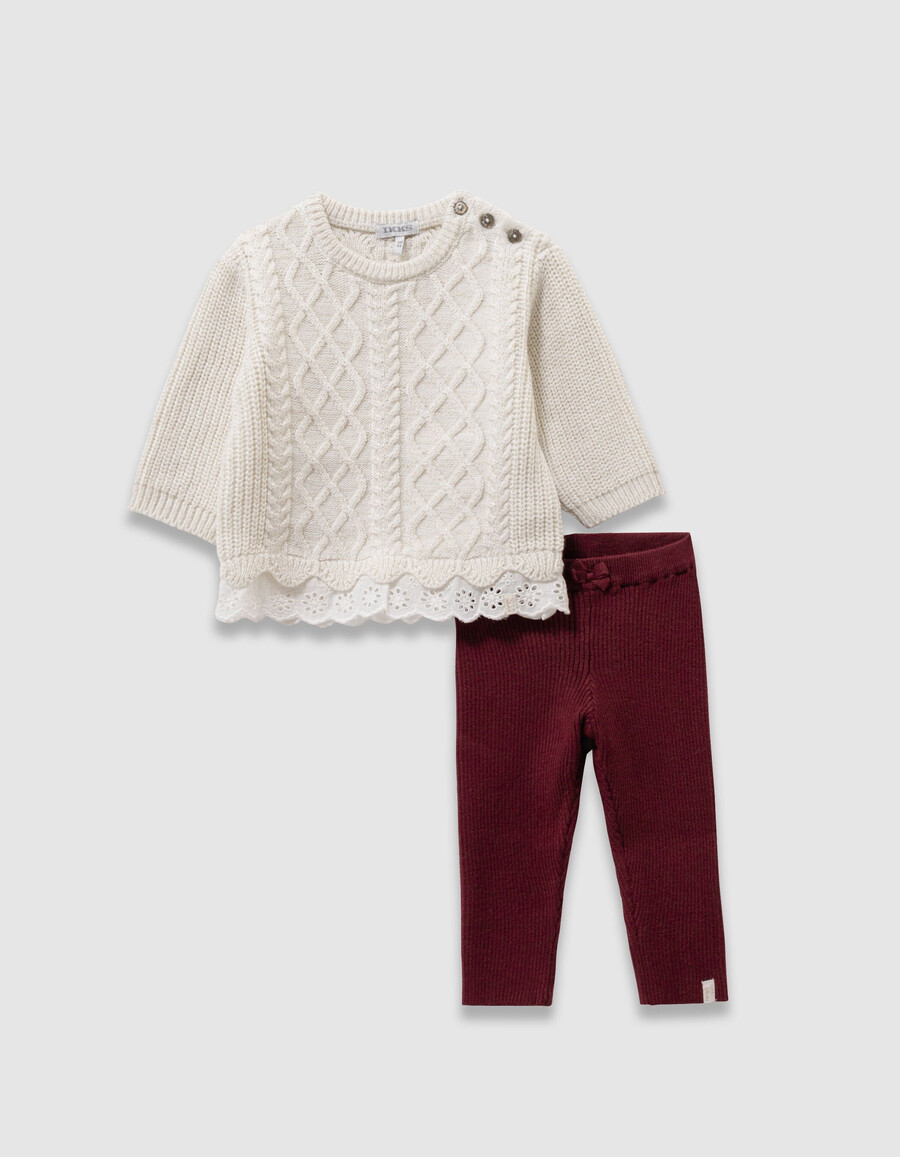 set aus ecrufarbenem strickpullover und bordeauxroten leggings für babys