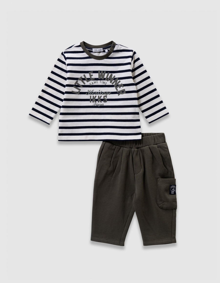 gestreiftes t-shirt und hose für babys und jungen
