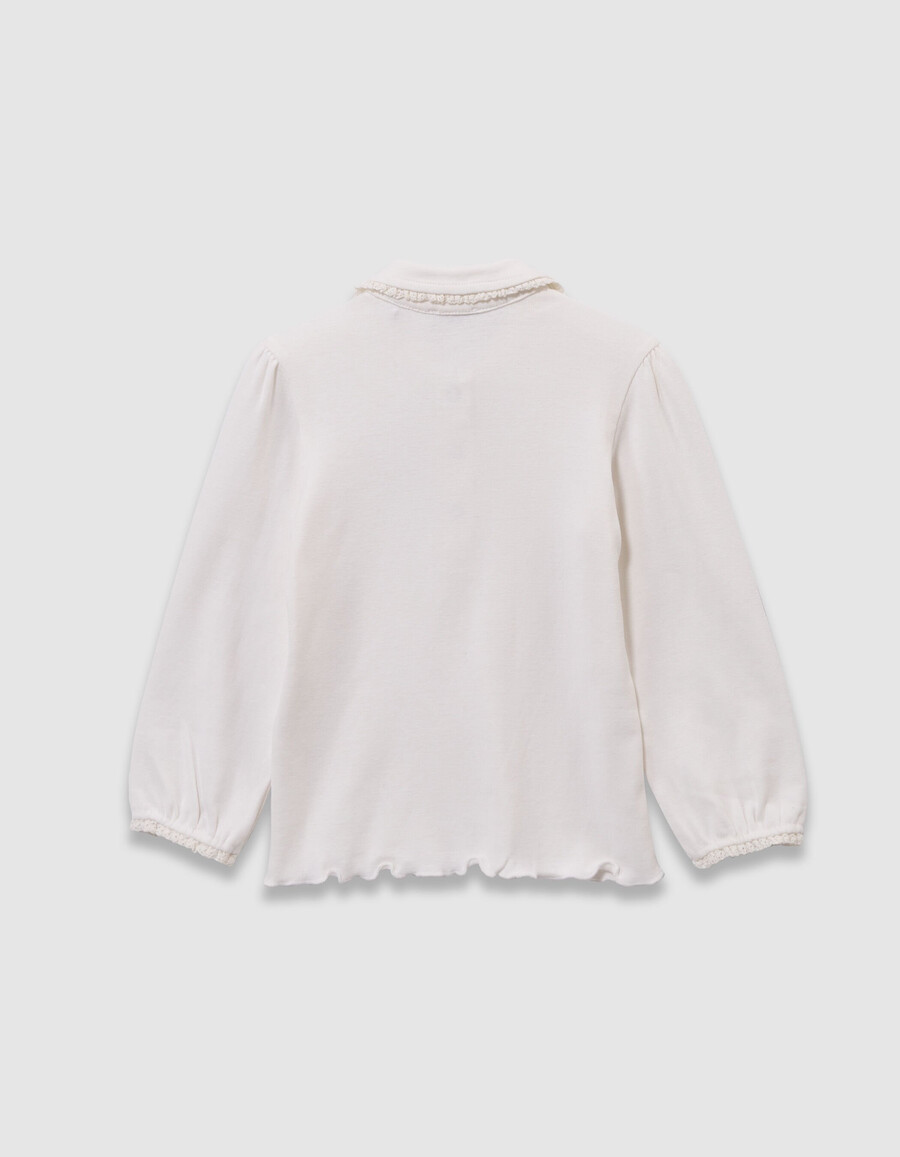 ecrufarbenes mädchen-t-shirt mit gestickter schleife und spitzendetails