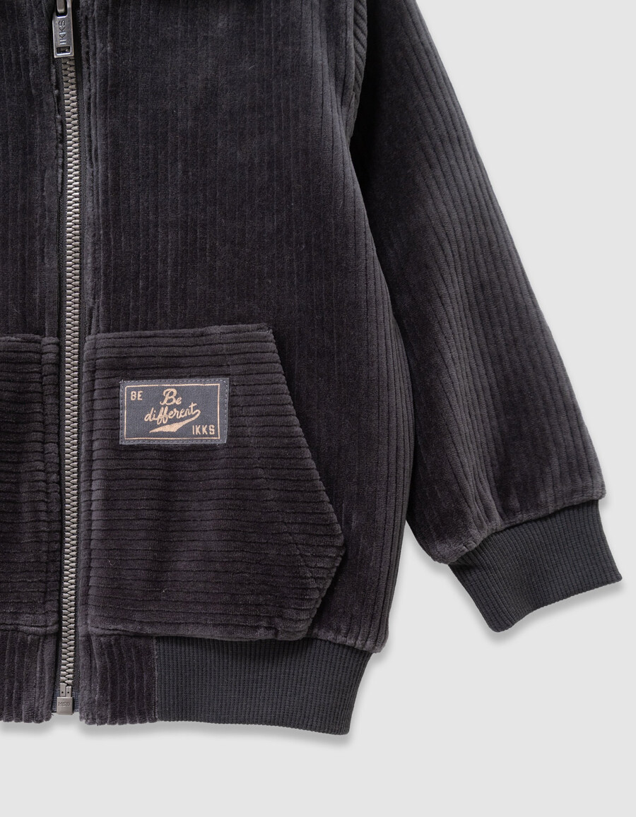 grauer cord-strickpullover mit kapuze für jungen
