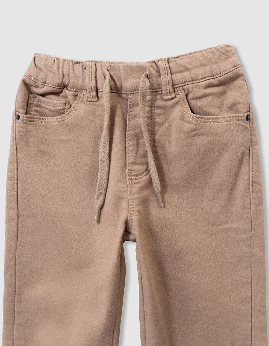 beigefarbene locker sitzende jeans für jungen mit elastischem bund