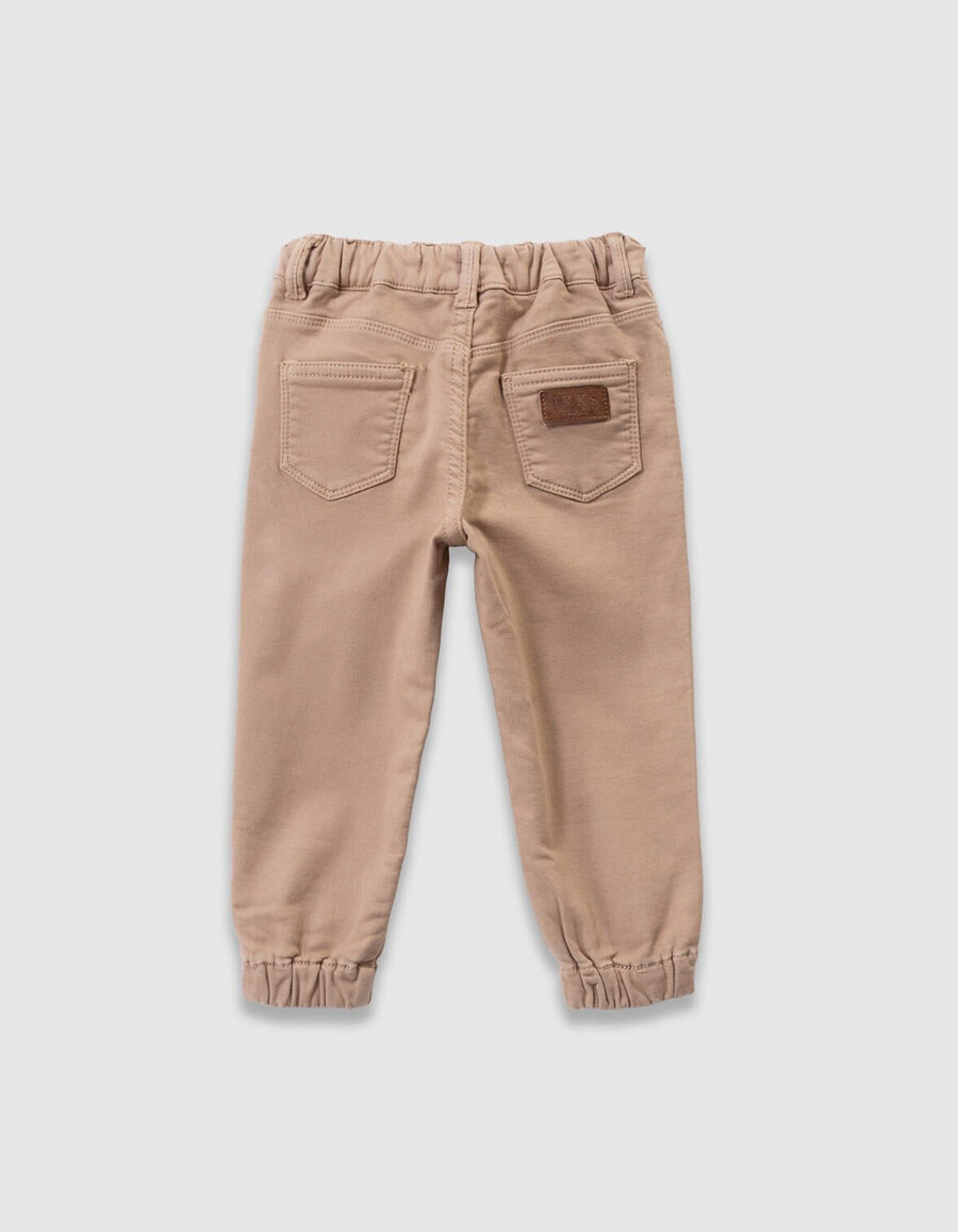 beigefarbene locker sitzende jeans für jungen mit elastischem bund