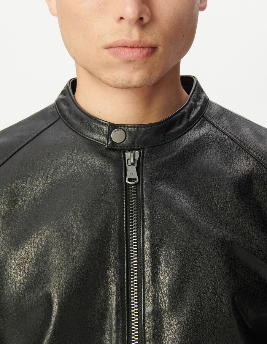 schwarze lederjacke für herren mit reißverschlusstaschen