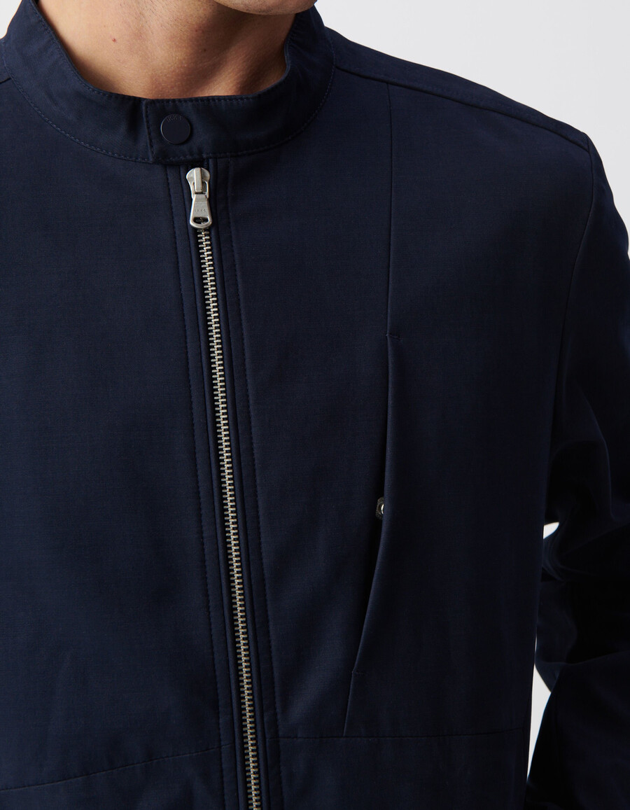 herrenjacke mit druckknopfkragen in marineblau