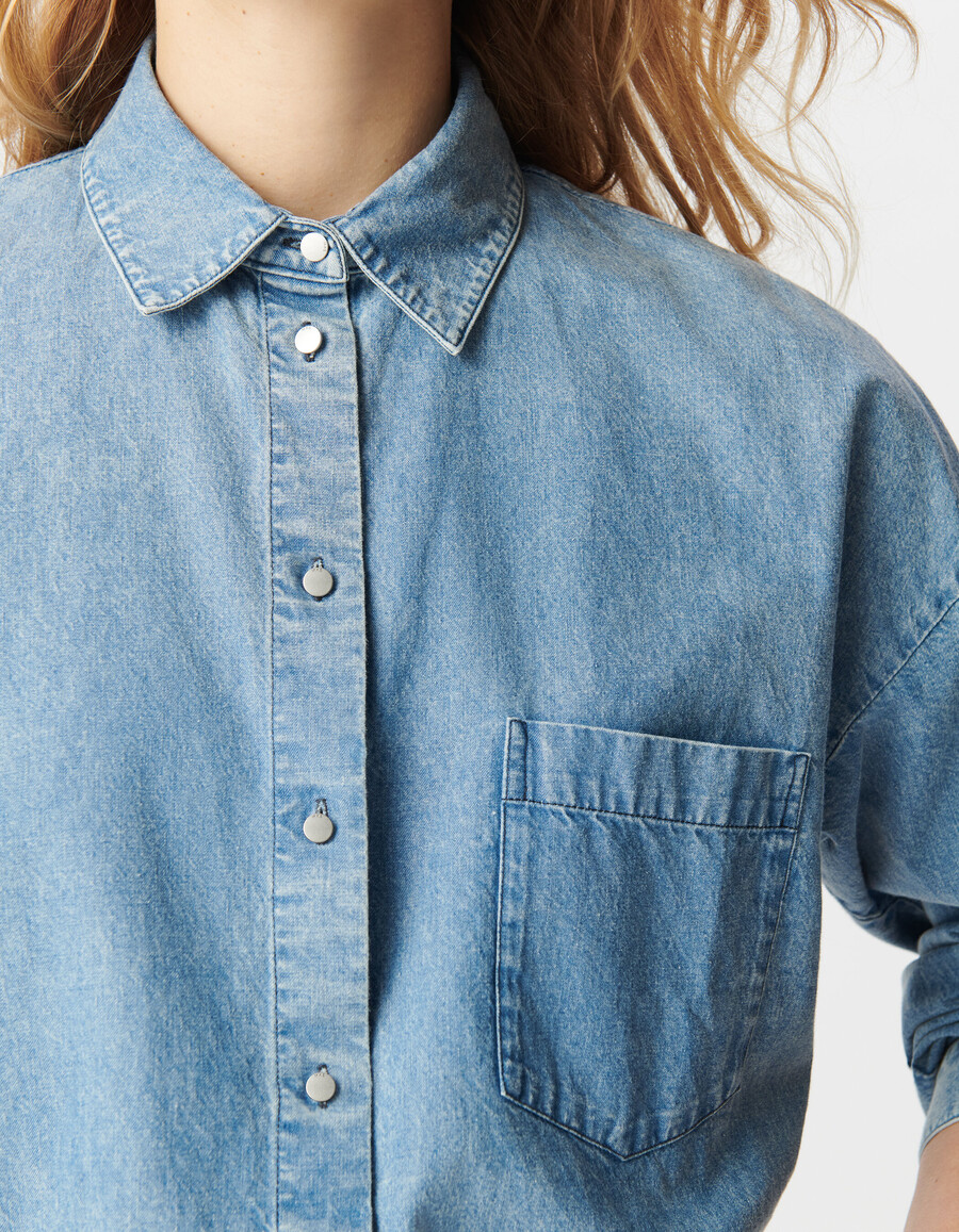 damen-jeanshemd aus blauer bio-baumwolle mit lockeren ärmeln