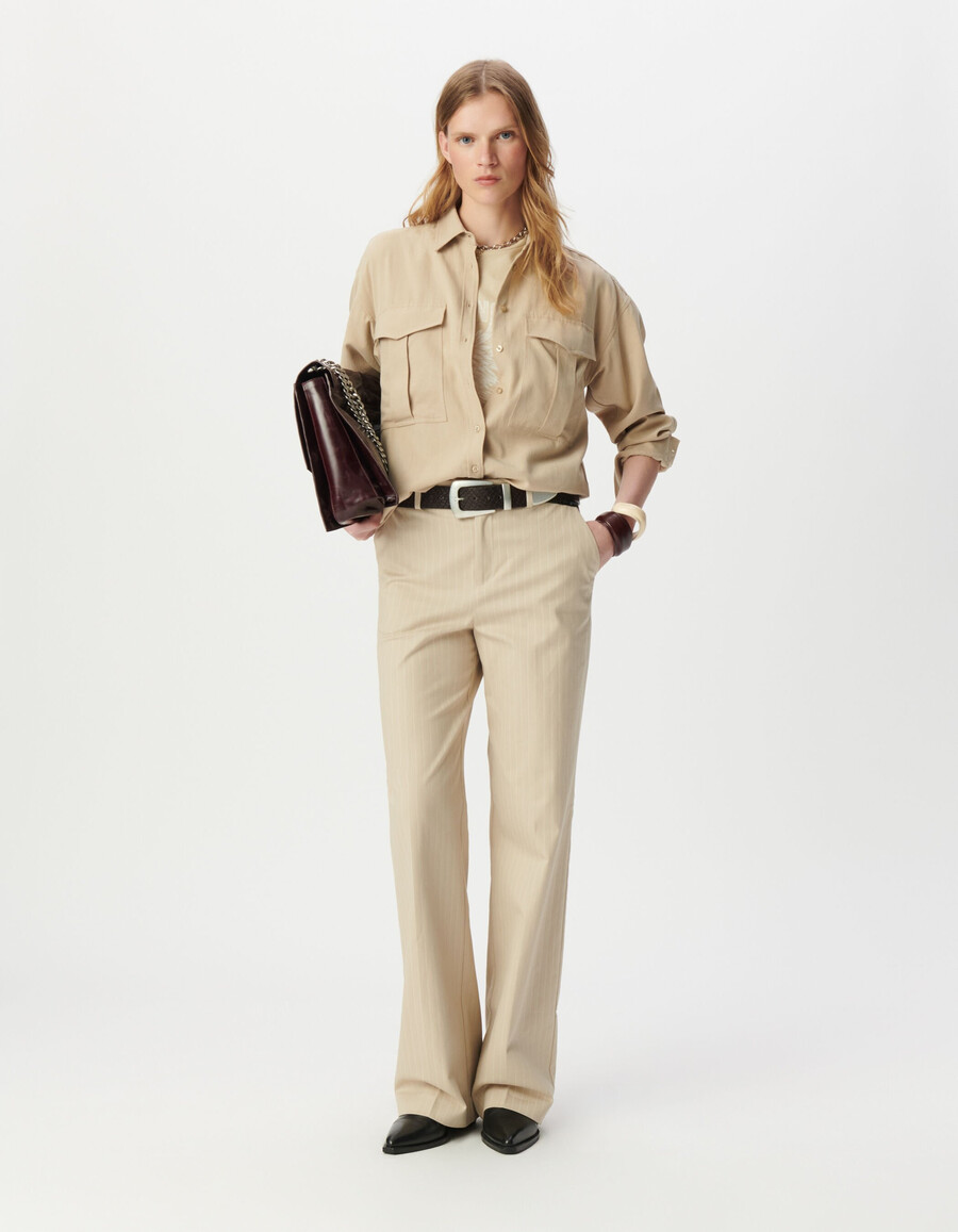 beigefarbenes oversize-damenhemd mit xl-taschen