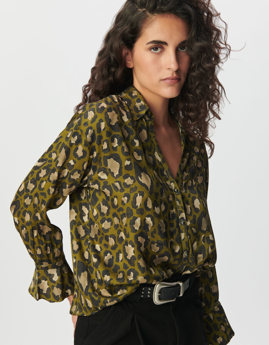 damen-langarmhemd in khaki mit leopardenmuster tachist-print