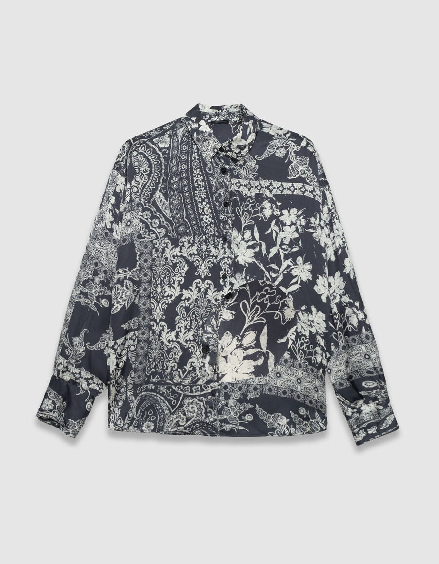 damenbluse aus grau-blauem satin mit schalprint