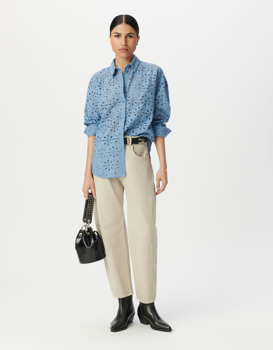 damen-langarmshirt mit blauer lochstickerei