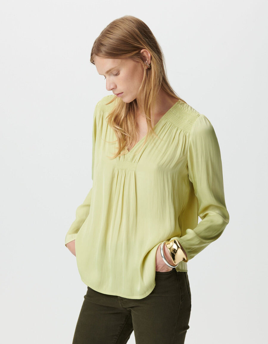 grüne fließende damenbluse mit smock-details