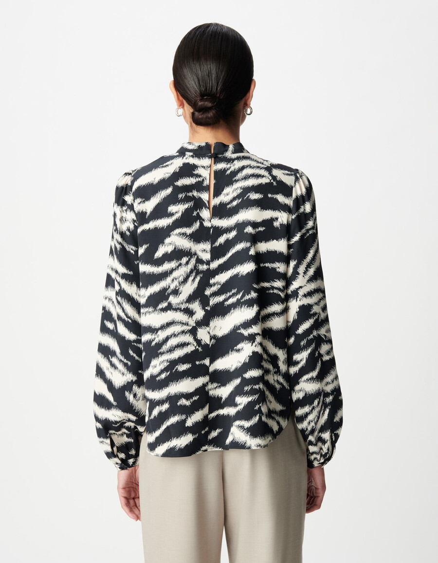 schwarze damenbluse mit zebramuster