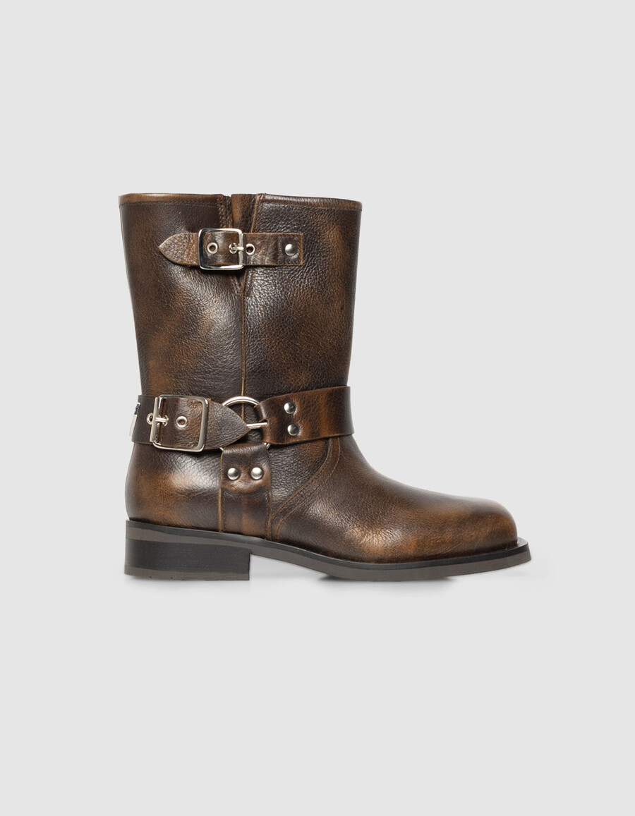 braune bikerstiefel aus leder für damen mit drei schnallen
