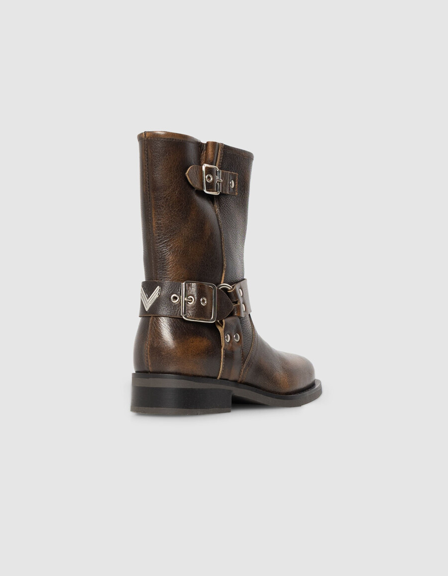 braune bikerstiefel aus leder für damen mit drei schnallen