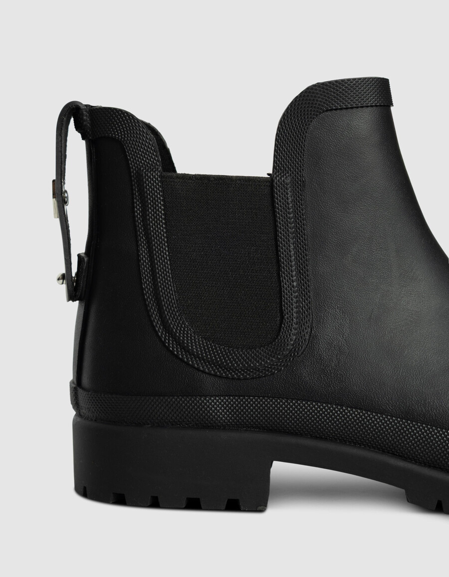 schwarze chelsea-regenstiefel für damen mit profilsohle