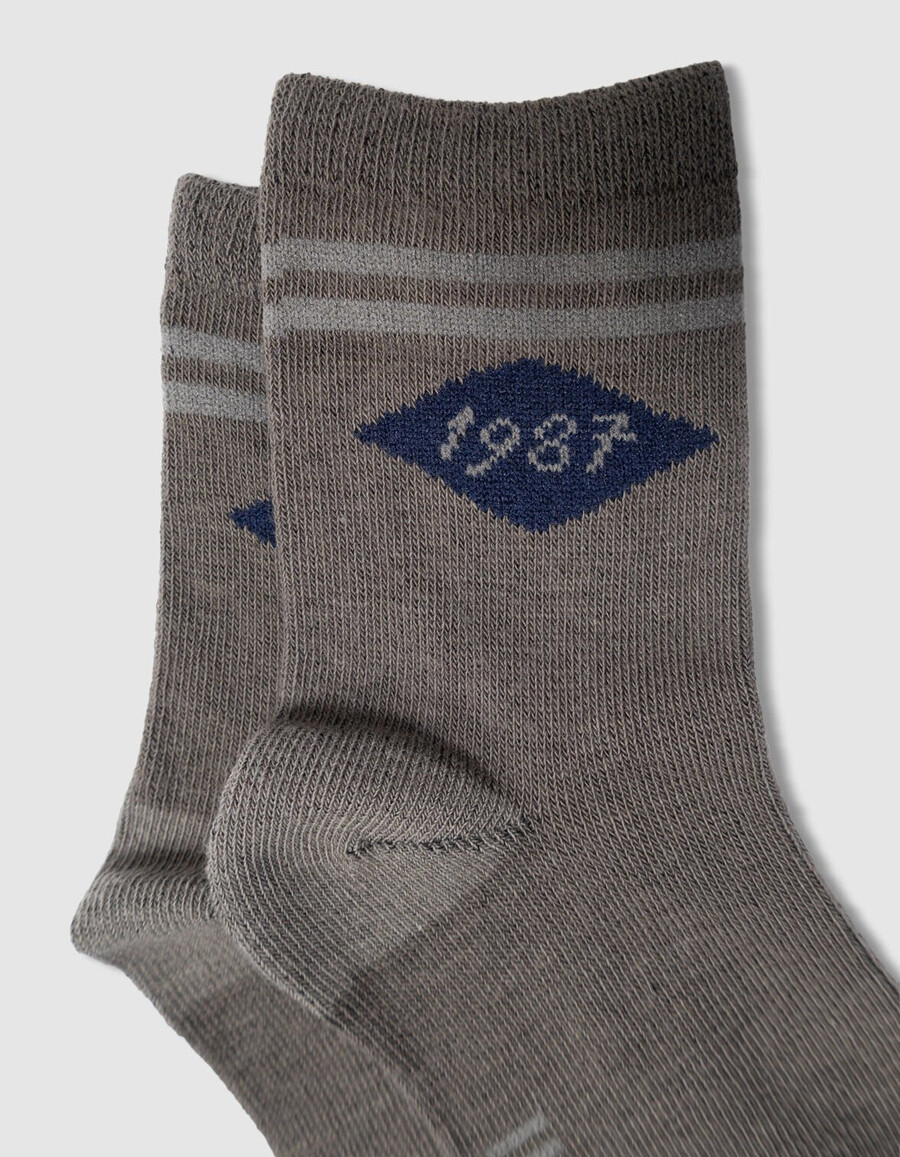 khaki- und graublaue socken für jungen