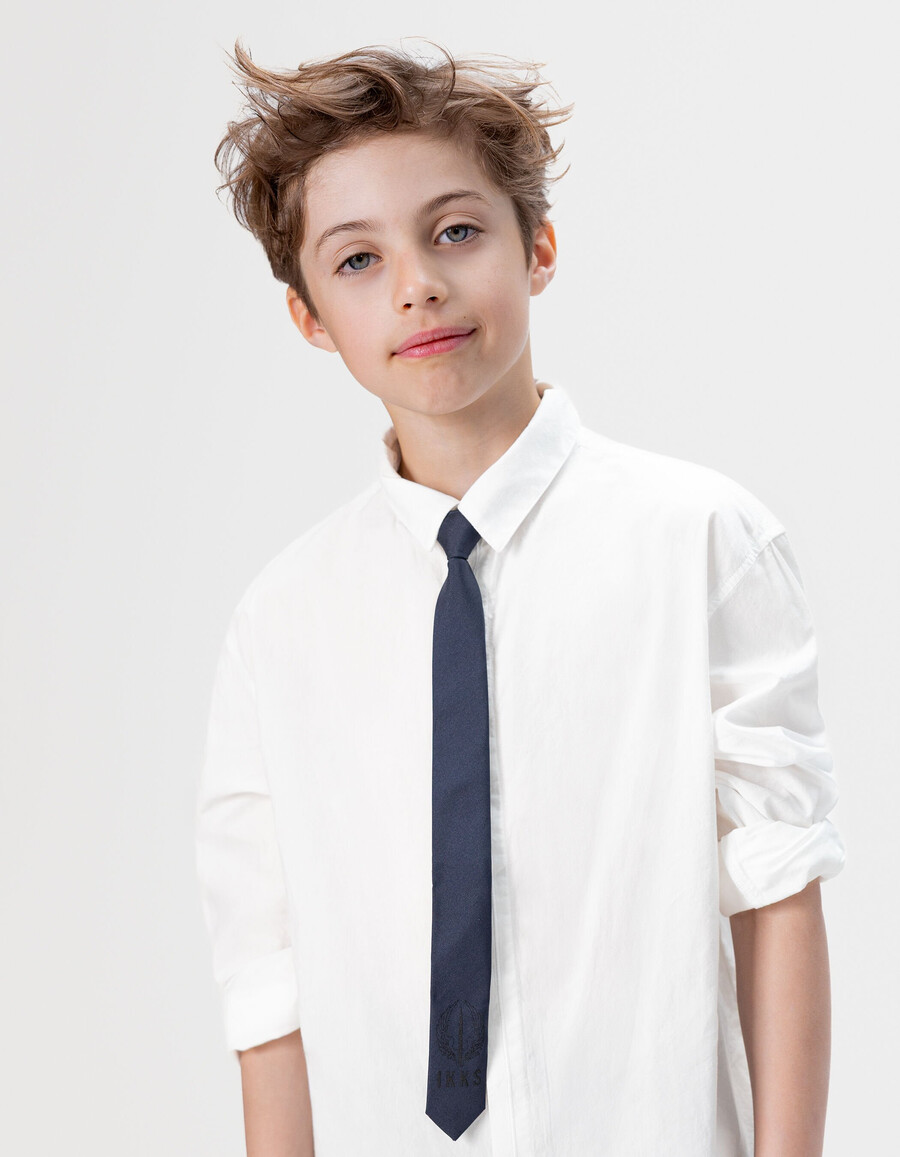 marineblaue krawatte für jungen