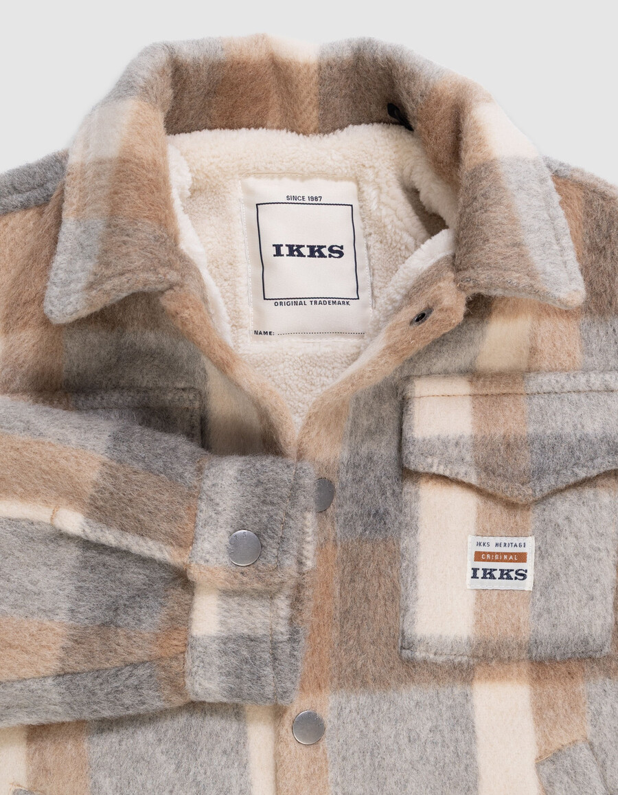 beige karierte jungenjacke aus wollstoff mit fellfutter