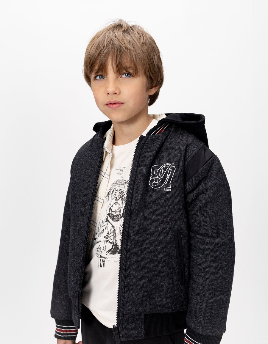 schwarze und graue wendbare collegejacke für jungen