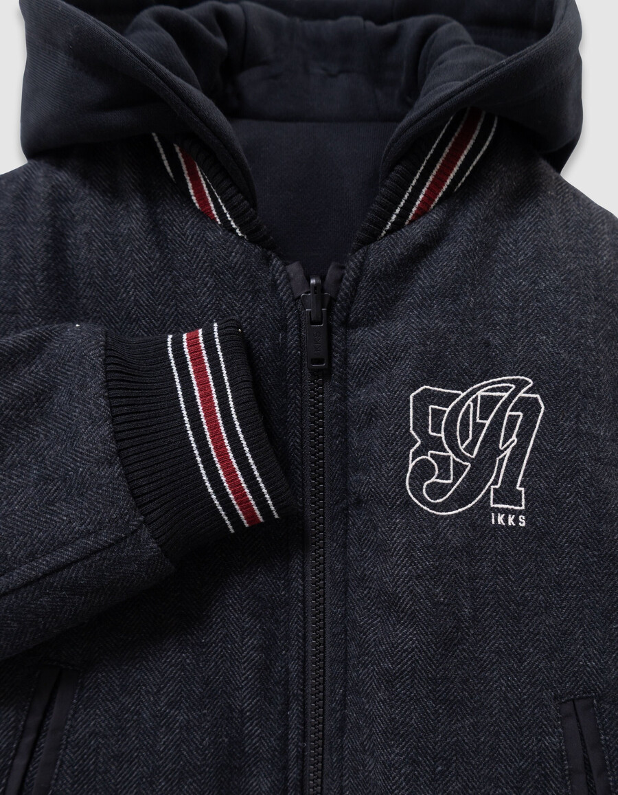 schwarze und graue wendbare collegejacke für jungen