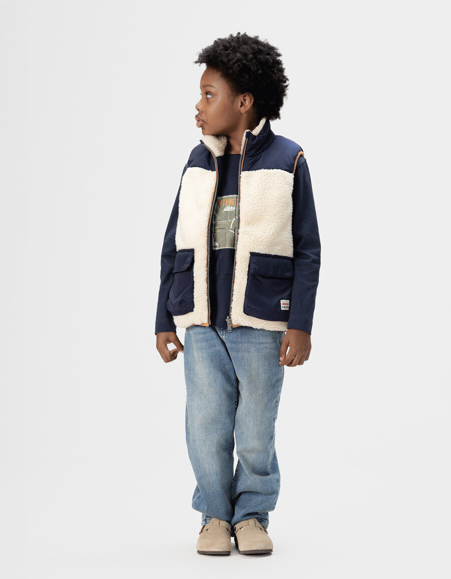 wendbare ärmellose steppjacke für jungen in ecru und marineblau