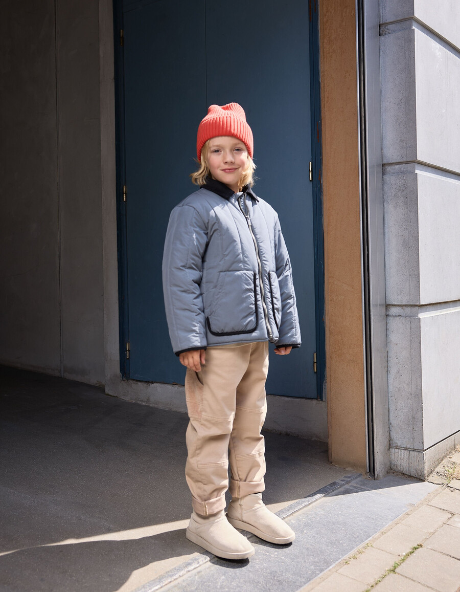 blaue steppjacke für jungen mit samtkragen