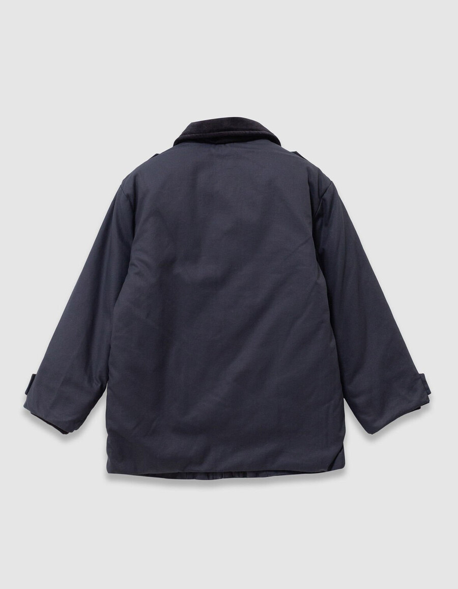 schwarzer jungenparka mit vielen taschen und samtkragen