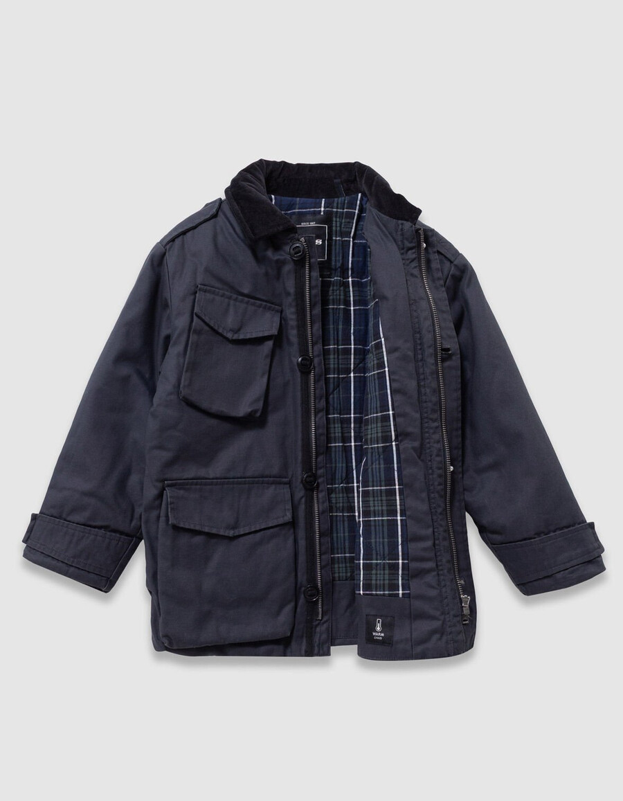schwarzer jungenparka mit vielen taschen und samtkragen