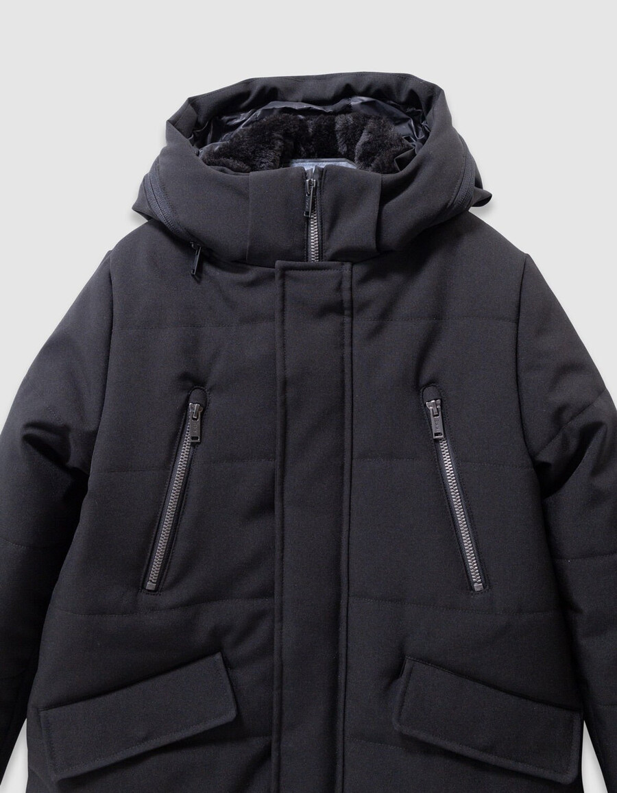 schwarzer gesteppter parka mit kapuze und reißverschluss für jungen