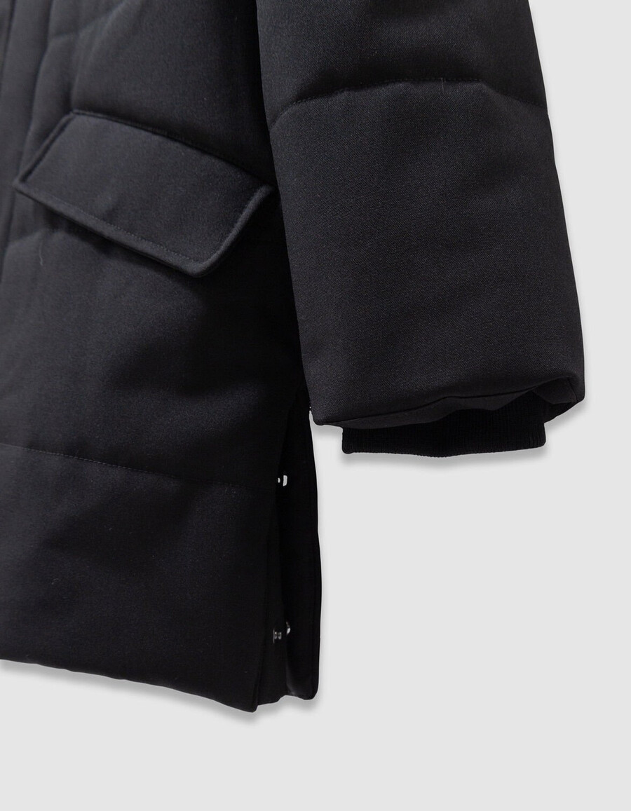 schwarzer gesteppter parka mit kapuze und reißverschluss für jungen