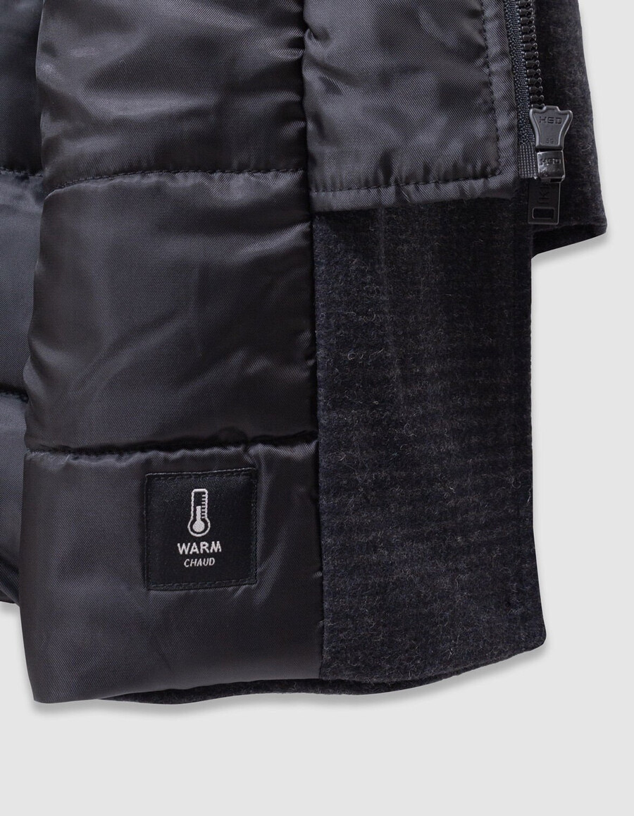 jungen-marineblauer karomantel mit kapuze