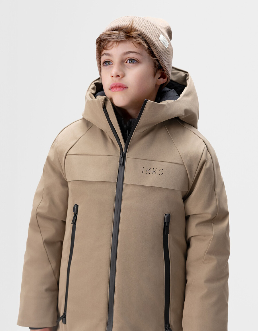 beigefarbener 2-in-1-parka und ärmellose steppjacke für jungen