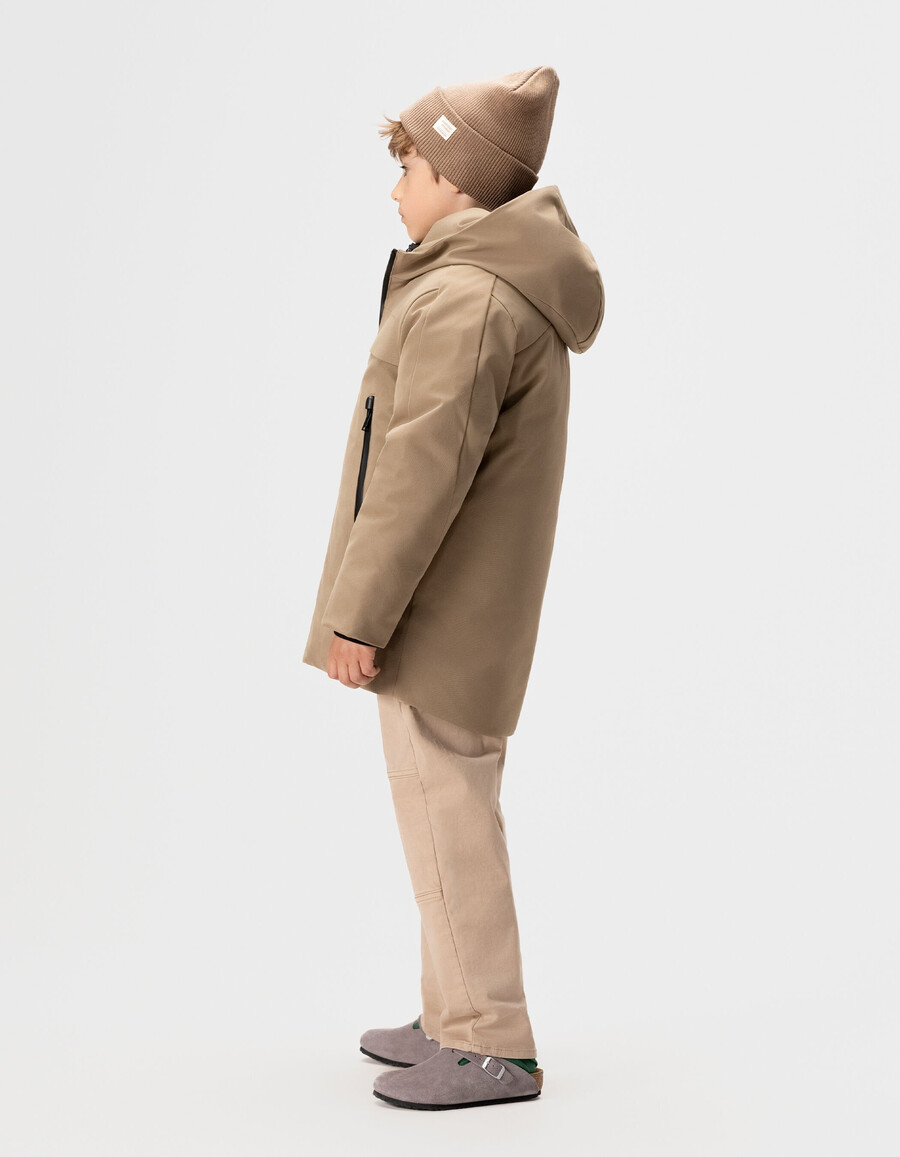 beigefarbener 2-in-1-parka und ärmellose steppjacke für jungen