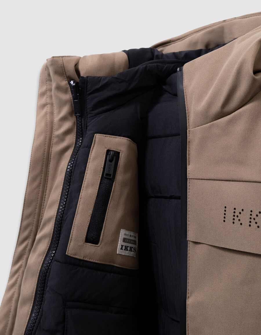 beigefarbener 2-in-1-parka und ärmellose steppjacke für jungen