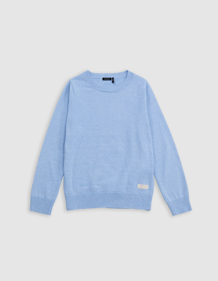 blauer strickpullover mit jacquard-muster und rückenausschnitt für jungen