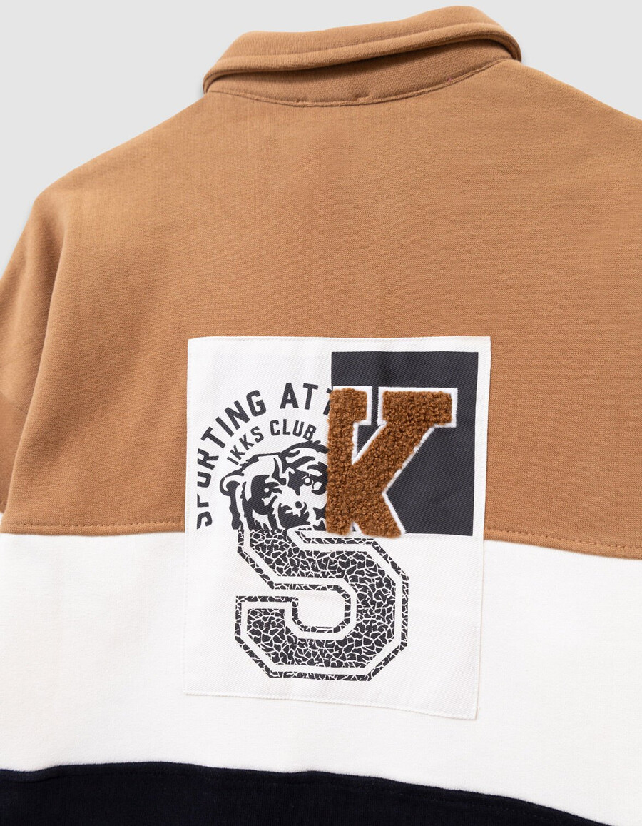 polo-sweatshirt für jungen aus bio-baumwolle in kamelecrumarineblau