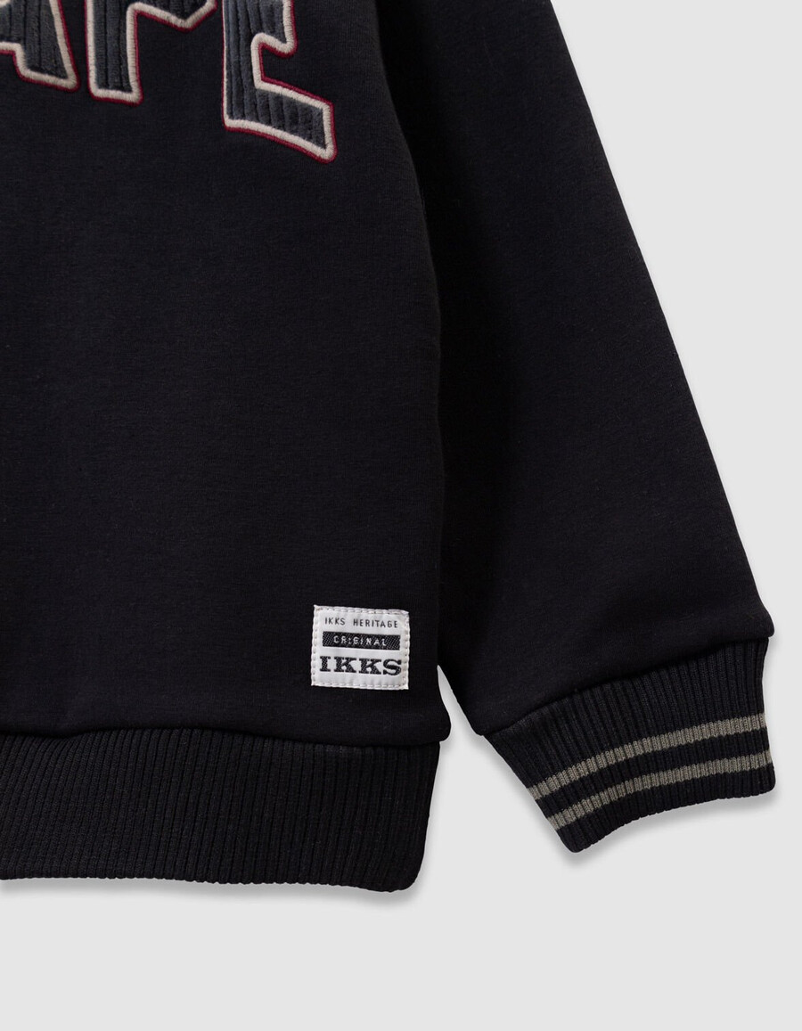 schwarzes sweatshirt für jungen mit gesticktem cord-slogan
