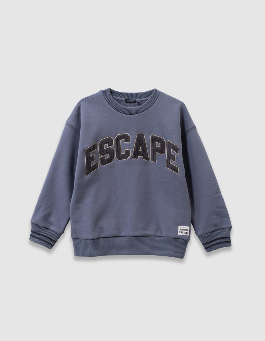 blaues jungen-sweatshirt aus cord mit gesticktem slogan