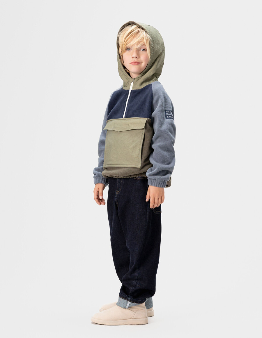 jungen-fleece-hoodie in khaki und blau