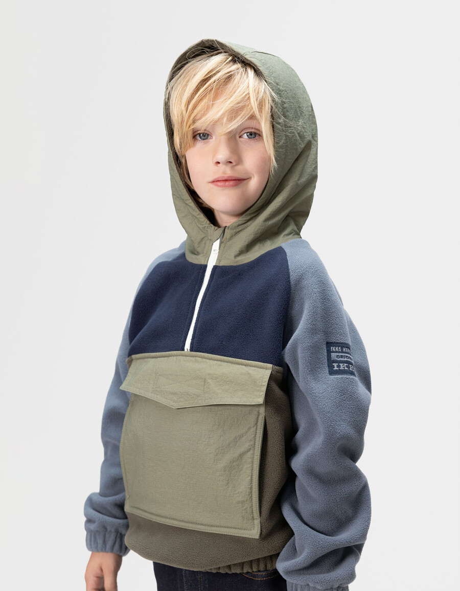 jungen-fleece-hoodie in khaki und blau