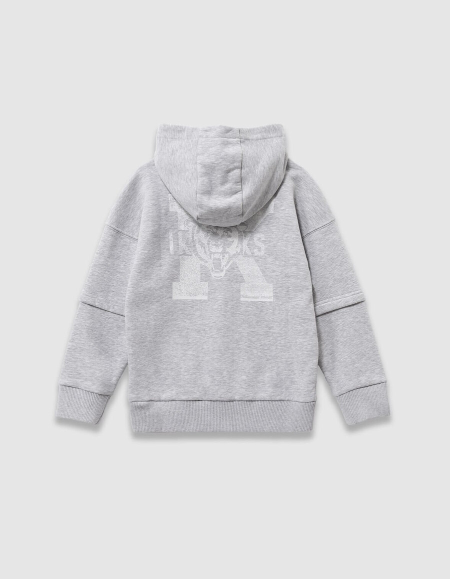 grauer jungen-hoodie mit xl-motiv auf der rückseite