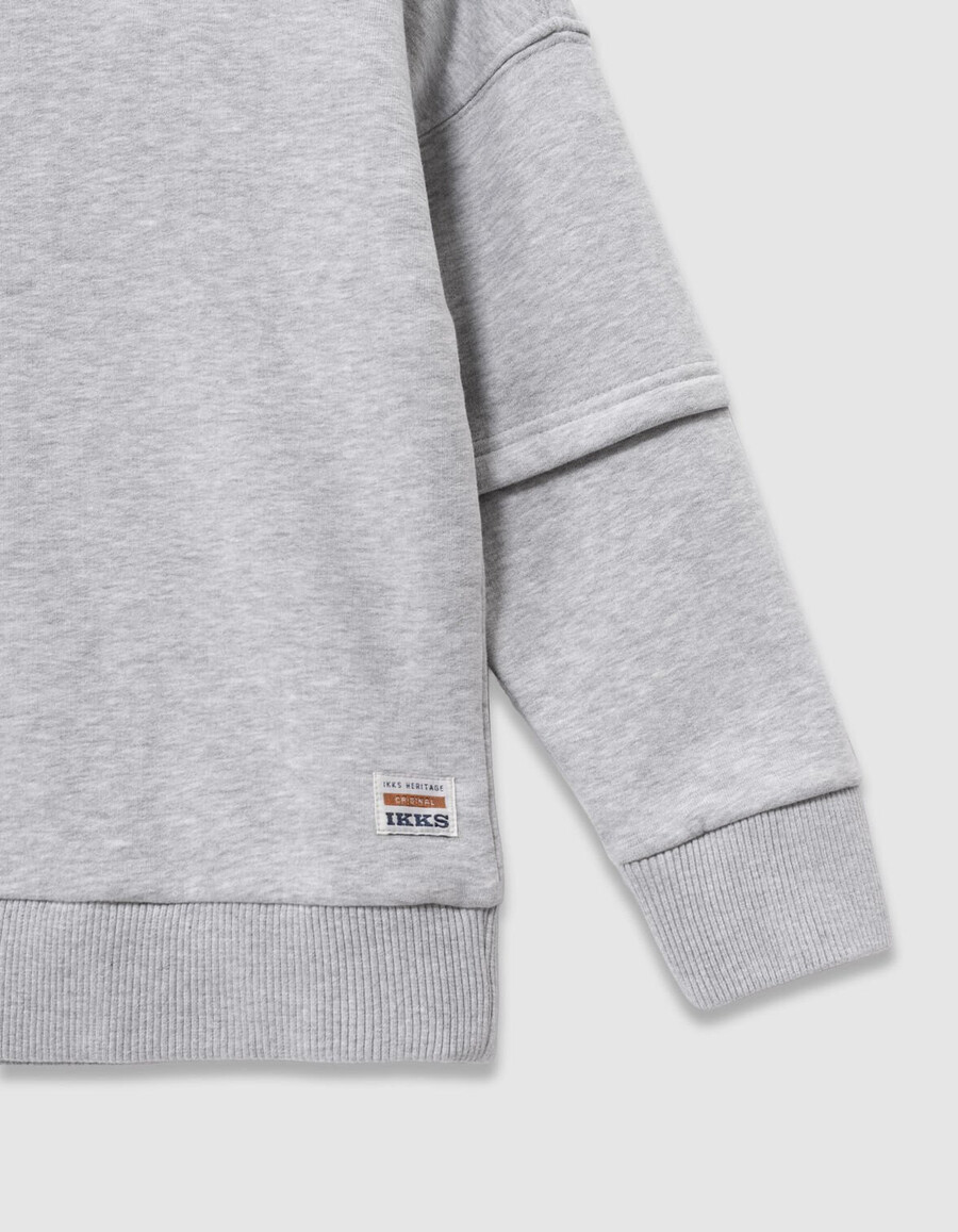 grauer jungen-hoodie mit xl-motiv auf der rückseite