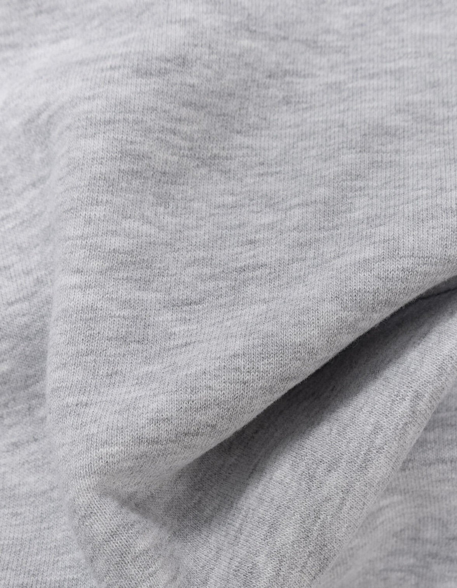 grauer jungen-hoodie mit xl-motiv auf der rückseite