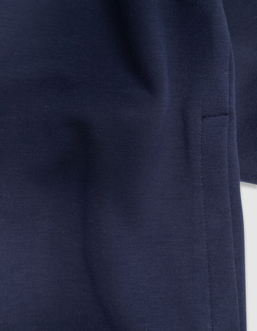 jungen-strickjacke mit kapuze und reißverschluss in marineblau mit reißverschluss-schriftzug