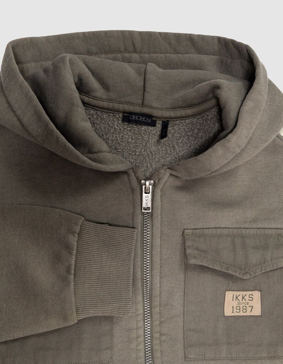 khakifarbene strickjacke mit kapuze und reißverschluss für jungen taschen aus verschiedenen stoffen