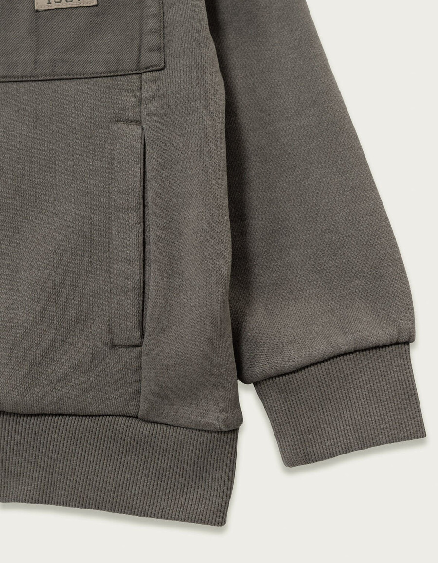 khakifarbene strickjacke mit kapuze und reißverschluss für jungen taschen aus verschiedenen stoffen